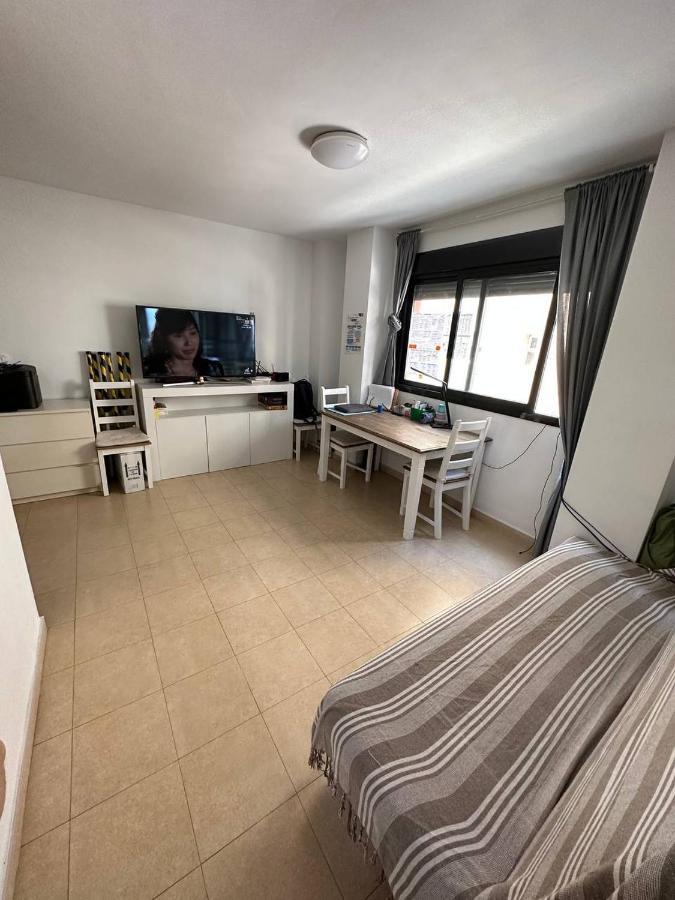 Apartment A / A 4Pax Near The Beach Malaga Bagian luar foto